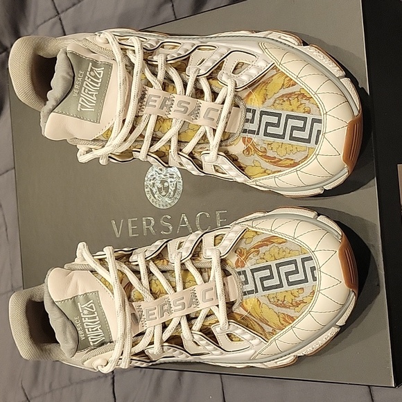 BRAND NEW Versace Trigreca Sneakers WOMEN 39 9 WITH BOX - Picture 3 of 14